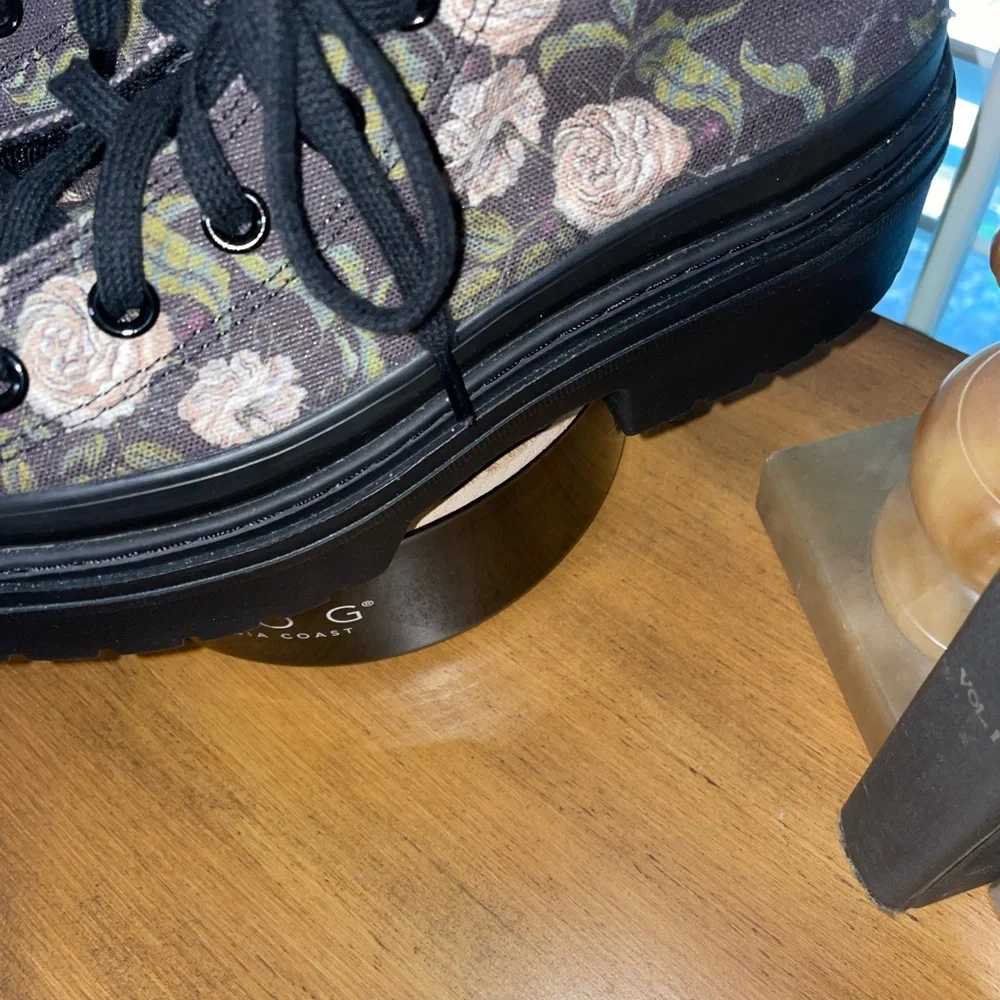 Custom Converse with Lug Soles and Comfort Insoles Size 8-Worn Once